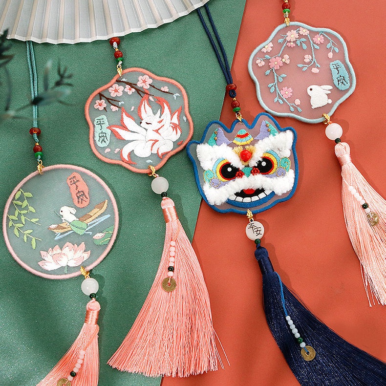 Cartoon animal pattern embroidery decorative pendant