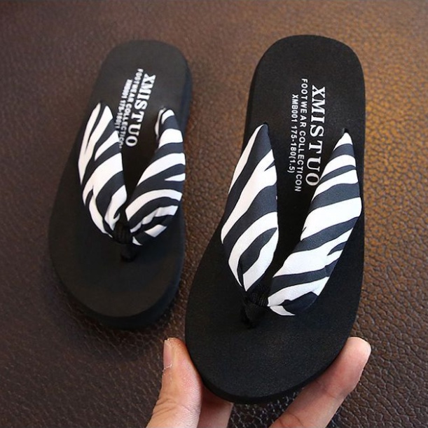 Dép Xỏ Ngón Đi Biển Chống Trượt Phong Cách Mới Đáng Yêu Cho Bé Gái