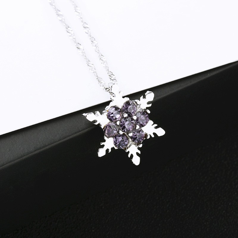 Dây chuyền mặt hoa tuyết đính đá pha lê tự nhiên sang trọng