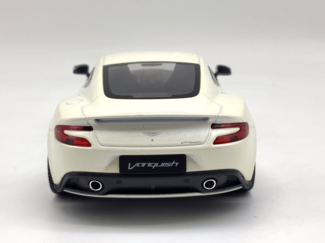 Xe Mô Hình Aston Martin Vanquish 1:24 Welly ( Trắng ngà )