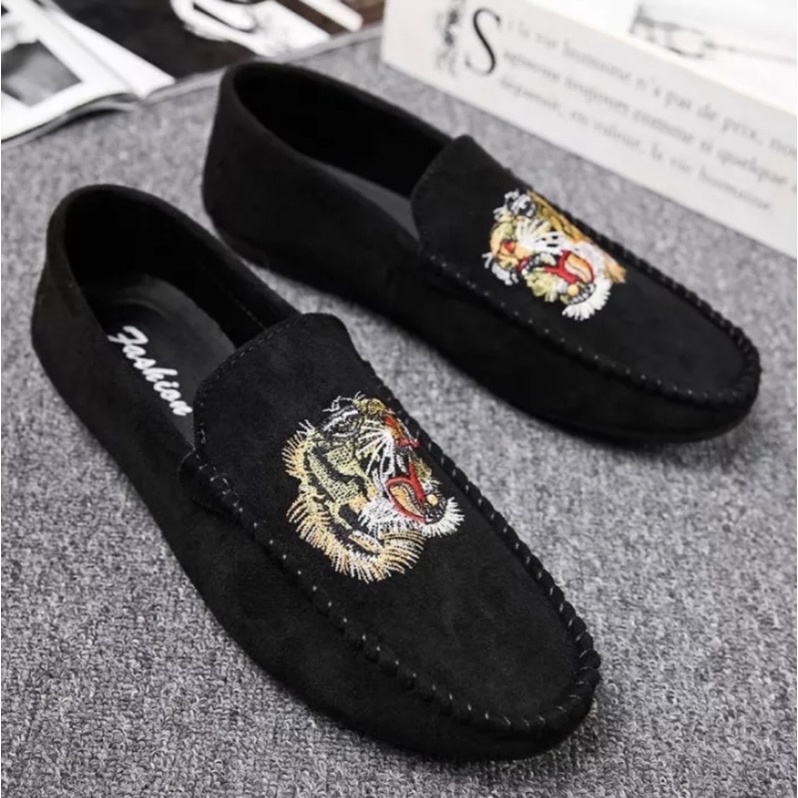 Giày bệt lười đàn ông thêu hình hổ size 39 // T90