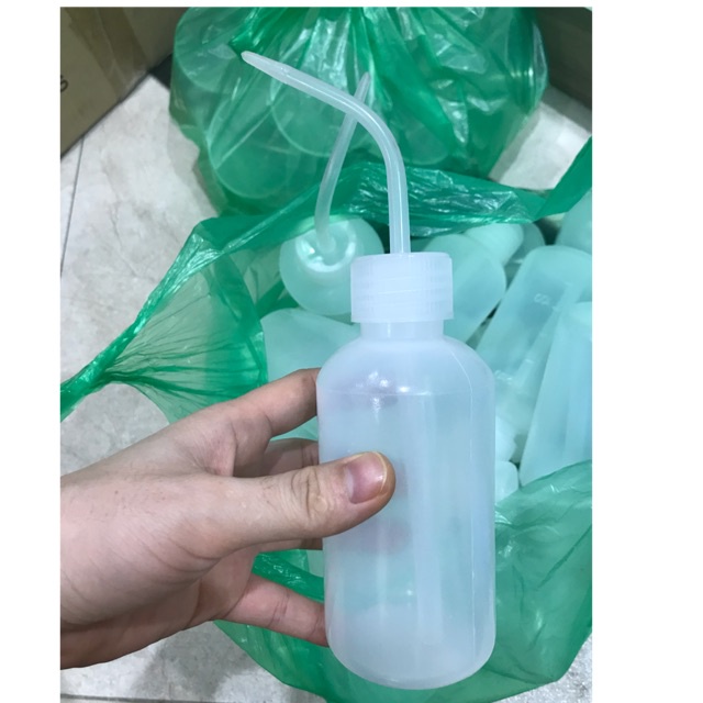 Bình tia nhựa dùng trong phòng thí nghiệm