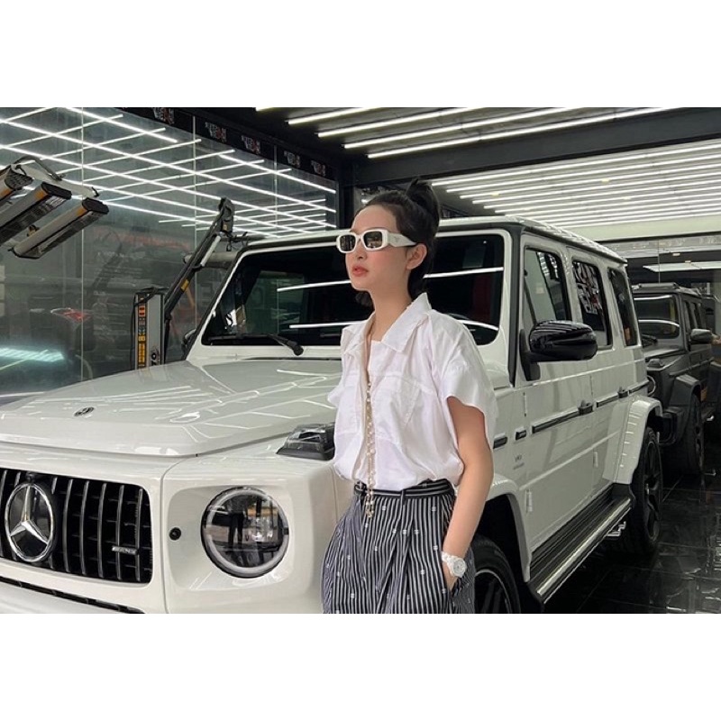 Kính Hiệu Vuông Nhỏ Màu Trắng Đen Cá Tính Đẹp Lạ Chữ !Pradà! Phong Cách Idol Tóp Tóp