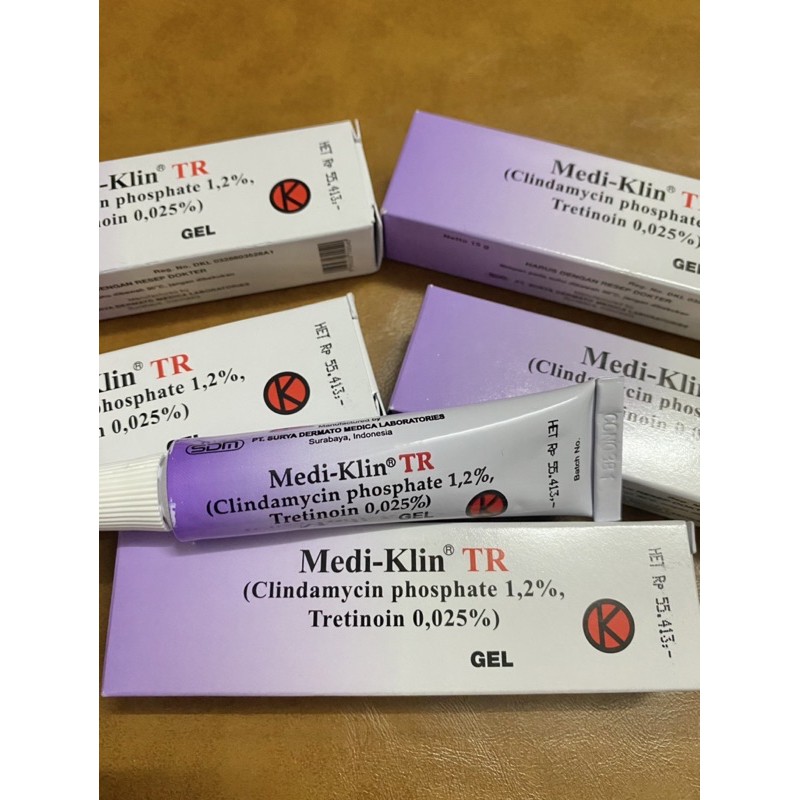 Clindamycin phosphate 1.2%, tretinoin 0.025% xoá mụn đầu đen