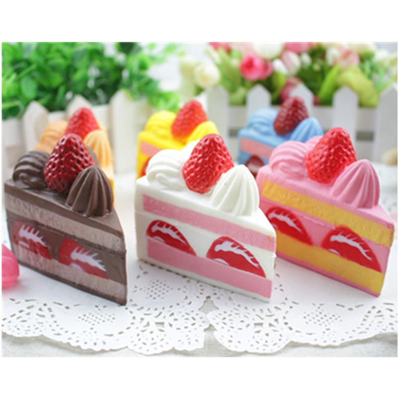Đồ chơi Squishy hình bánh ngọt dâu y như thật 8cm