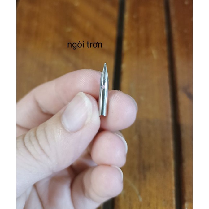 Ngòi bút máy luyện viết chữ nét tròn và nét thanh đậm