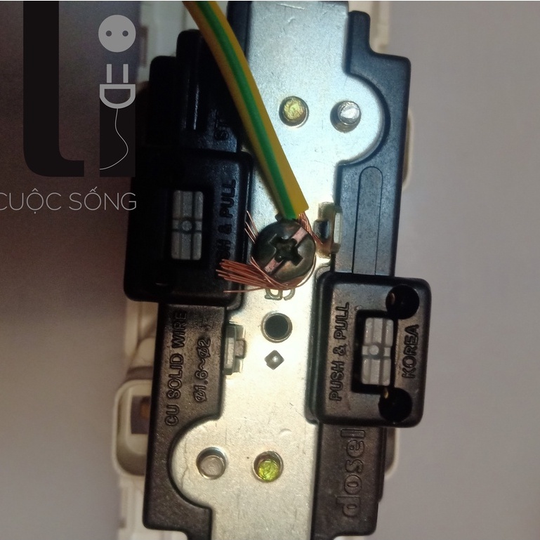 Phụ kiện hỗ trợ cho ổ cắm điện hàn quốc khi nối Tiếp đia tiếp đất mà dùng dây nhiếu sợi