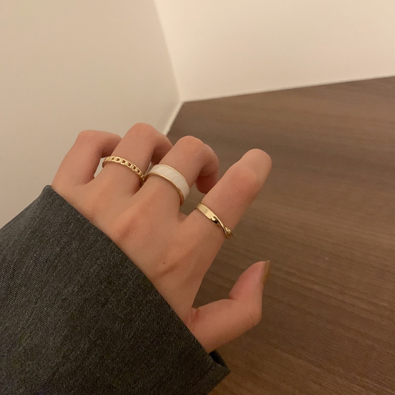 Nhẫn đeo ngón tay phong cách thời trang sang trọng 210807