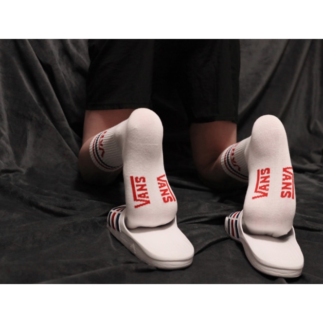 Vớ VANS cao cổ Nam Nữ phong cách thể thao, trẻ trung, năng động.