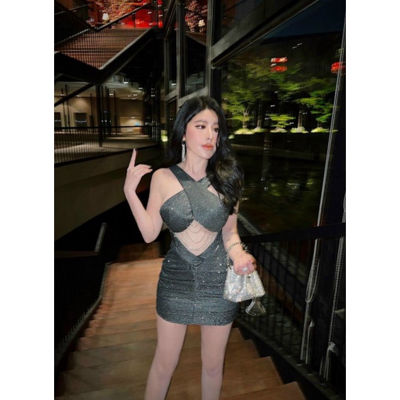 Đầm body cổ yếm kết đá ngực