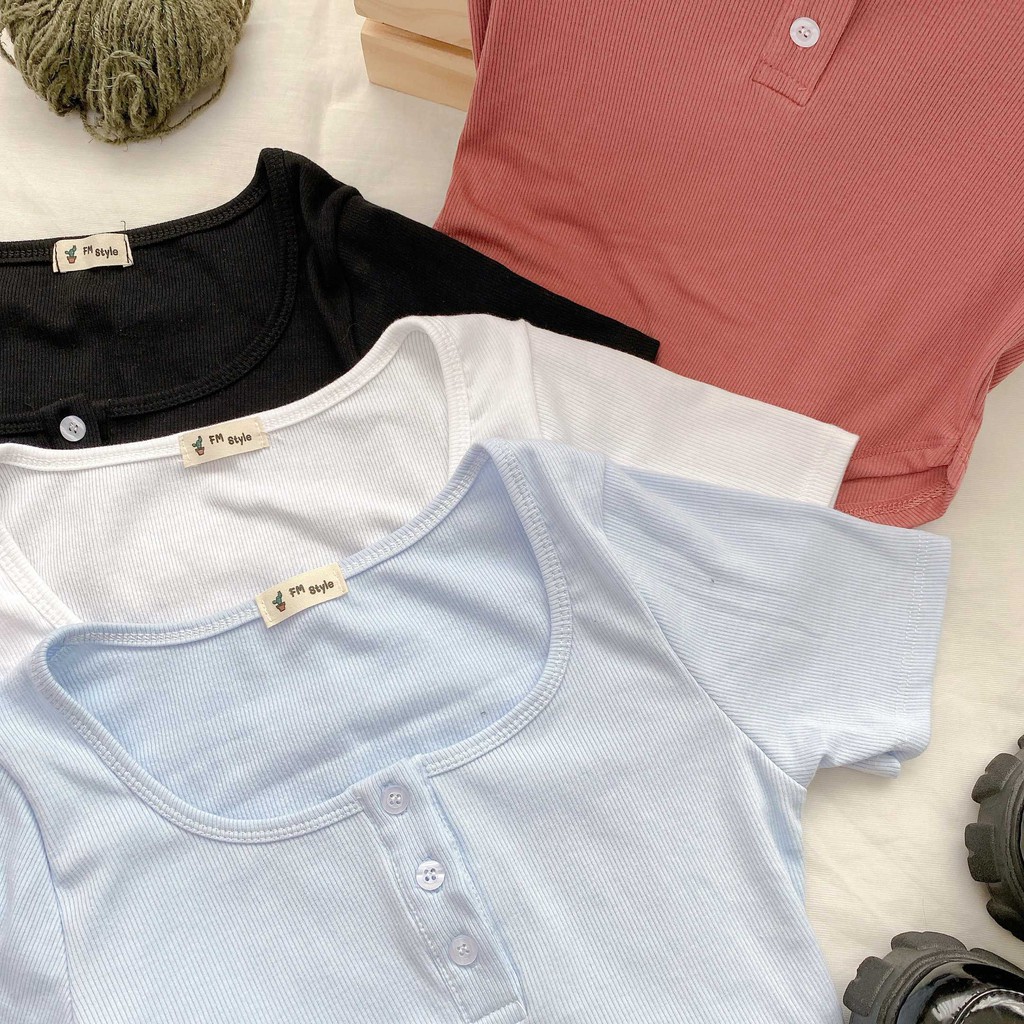 [Mã WASKT410K giảm 10K đơn 50K] Áo thun croptop cổ vuông hoa ngực Fmstyle Saigon 04TUT3724 (21TU01T373002) | BigBuy360 - bigbuy360.vn