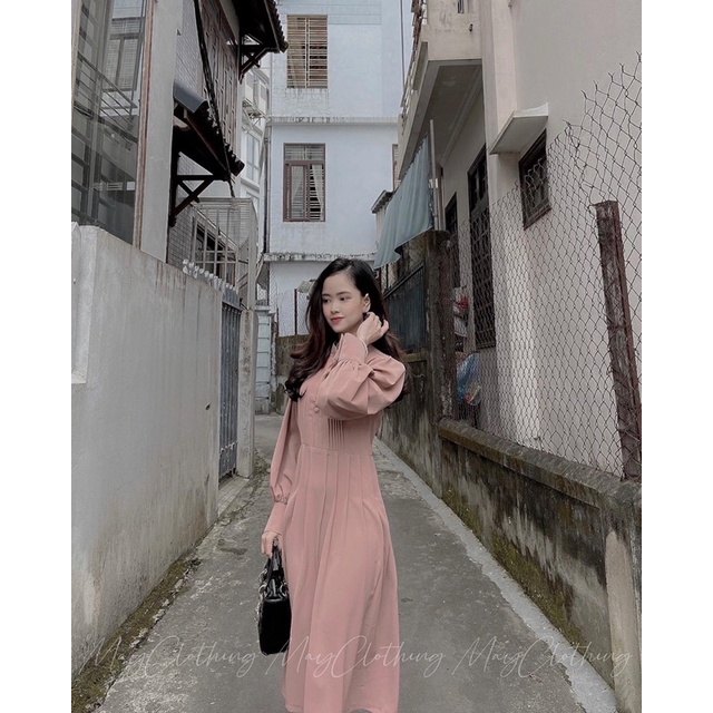 Váy thiết kế cổ trụ xếp li theo phong cách Vintage