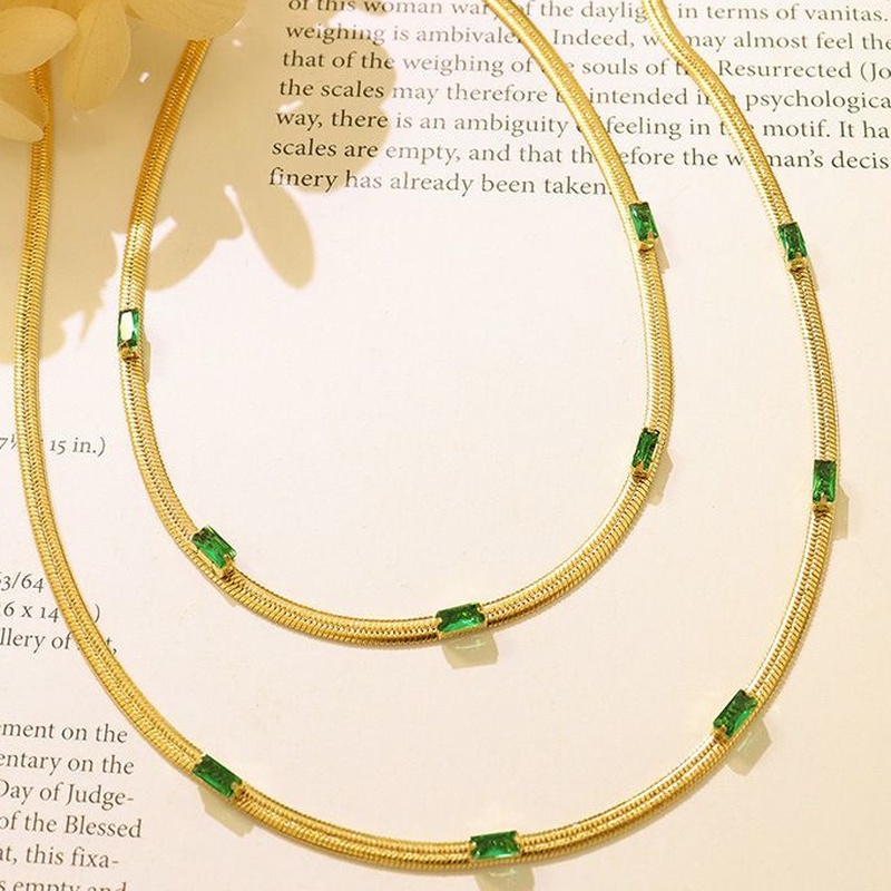 Dây Chuyền Thép Titan Đính Đá Zircon Ngọc Lục Bảo Phong Cách Âu Mỹ Sang Trọng