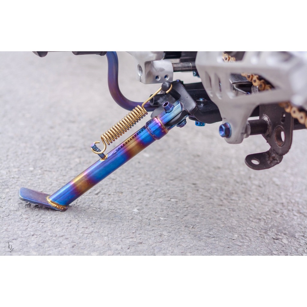 Chân chống xe máy kim loại Titan cho Exciter Wave Dream Sirus Winer