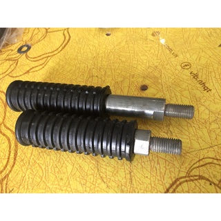 Honda 67-68-72: cặp gác chân sau gia công cho anh em gắn pô vắt