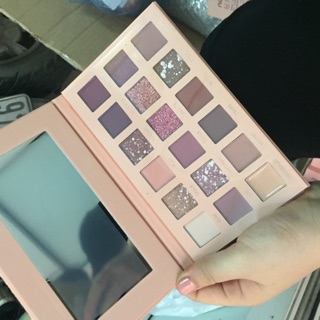 Bảng phấn mắt NoVo CINDERELLA 18 ô