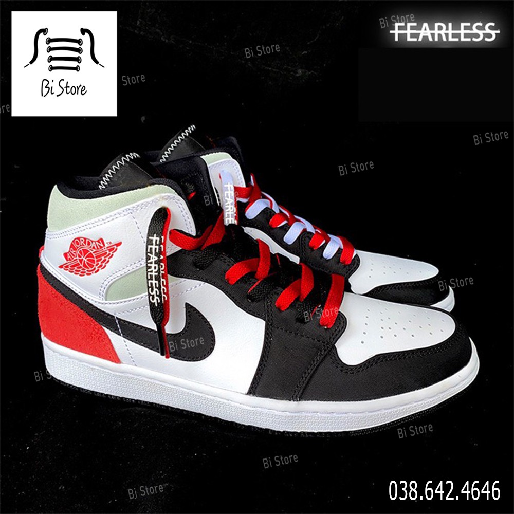 Dây giày Nike có chữ FEARLESS phản quang ở đuôi (14 - 25)