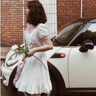 Váy trắng đan dây bụng