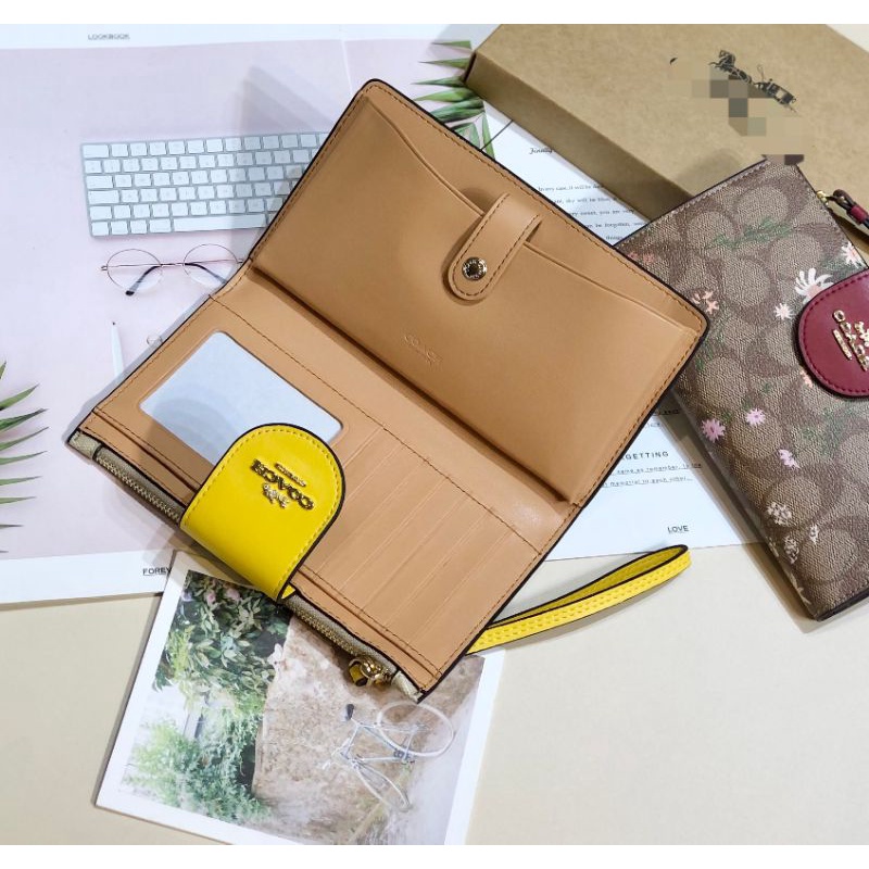 VÍ COACH THỜI TRANG