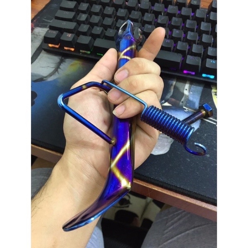 Chân chống xe máy titan 7 màu đẹp lắp đặt cho mọi loại xe.