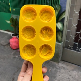 Khuôn bánh phục linh màu vàng