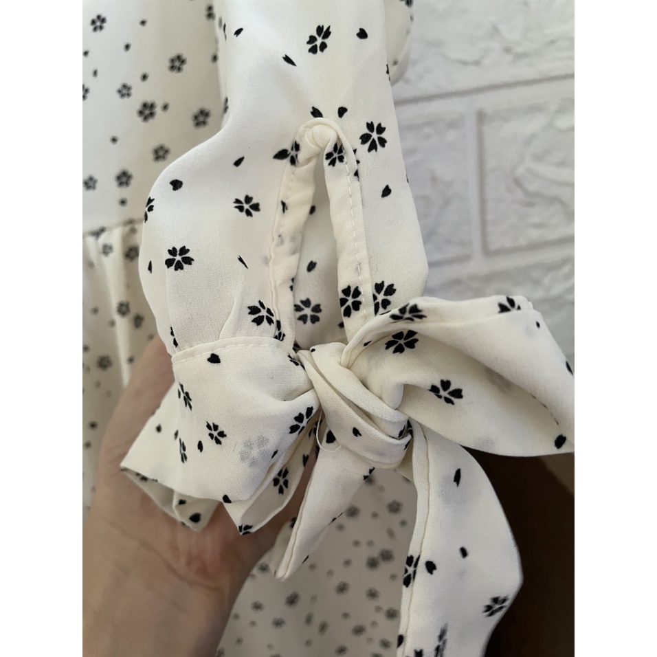 Đầm babydoll kem hoa nhí