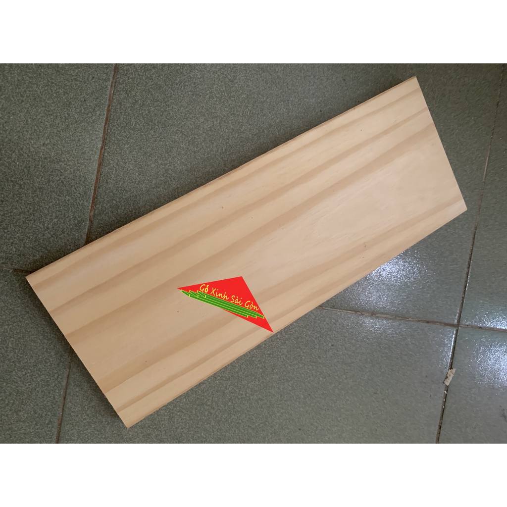 Gỗ thông tấm rộng 15cm,dài 40cm,dày 2cm được bào láng 4 mặt thích hợp làm kệ, trang trí,đóng vật dụng, ốp tường,...