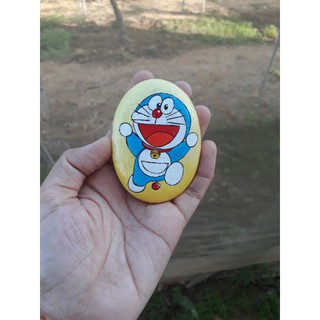 Doremon trên đá cuội vẽ tay
