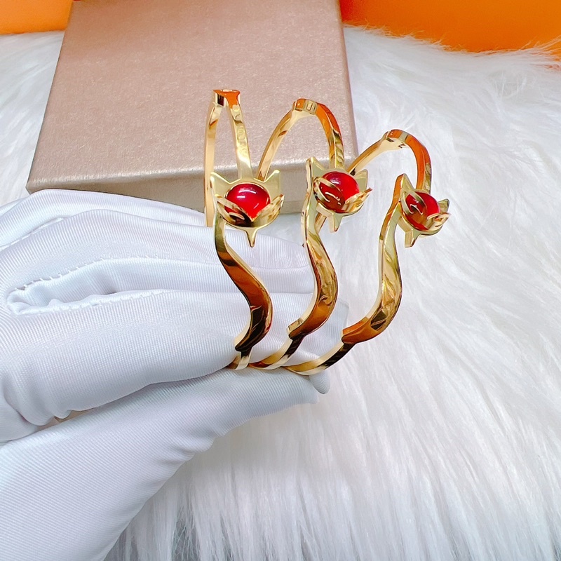 Vòng titan hồ ly mạ vàng ko đen