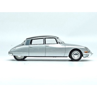 Mô hình xe Citroen DS21