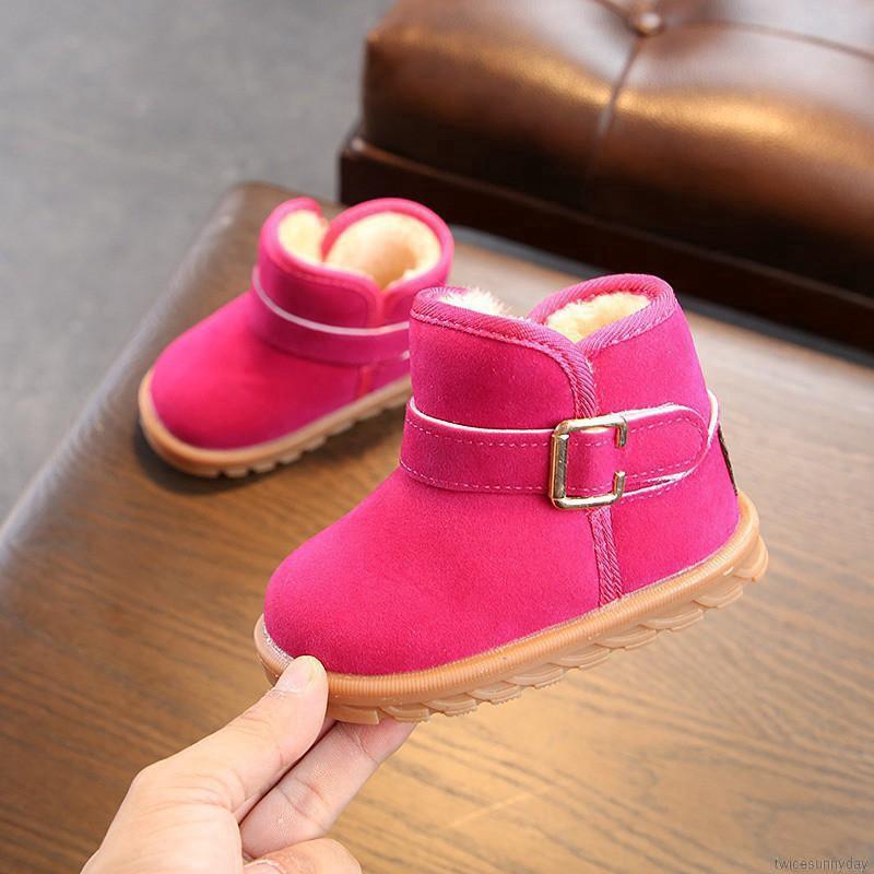 Giày boot vải bông ấm áp kiểu dáng xinh xắn cho các bé