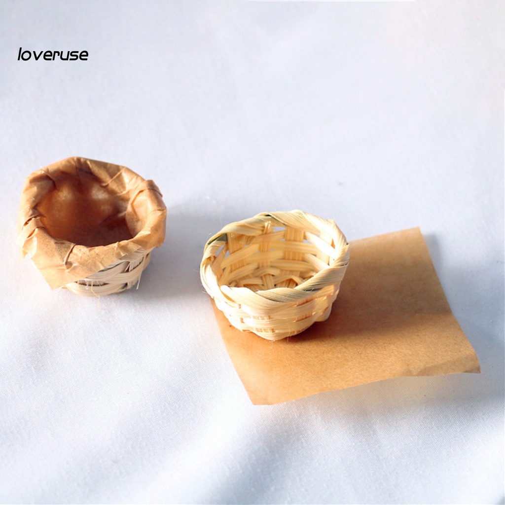 Giỏ tre mini xinh xắn dùng để trang trí nhà búp bê