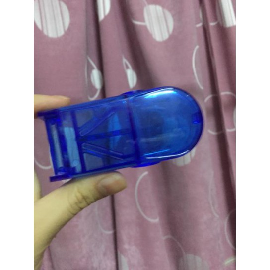 Dụng cụ cắt thuốc đa năng tiện lợi
