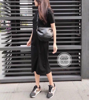 Đầm suông đen in chữ