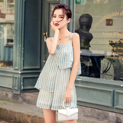 ( có sẵn ) Jumpsuit xinh sọc rộng xanh