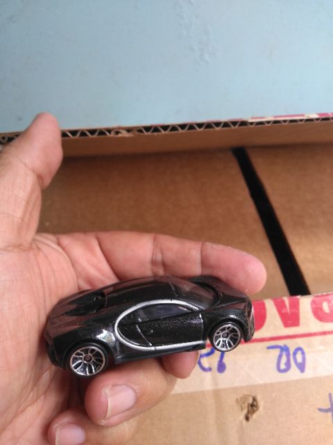 Xe Hotwheels Bugatti Chiron Màu đen , xe đẹp như hình