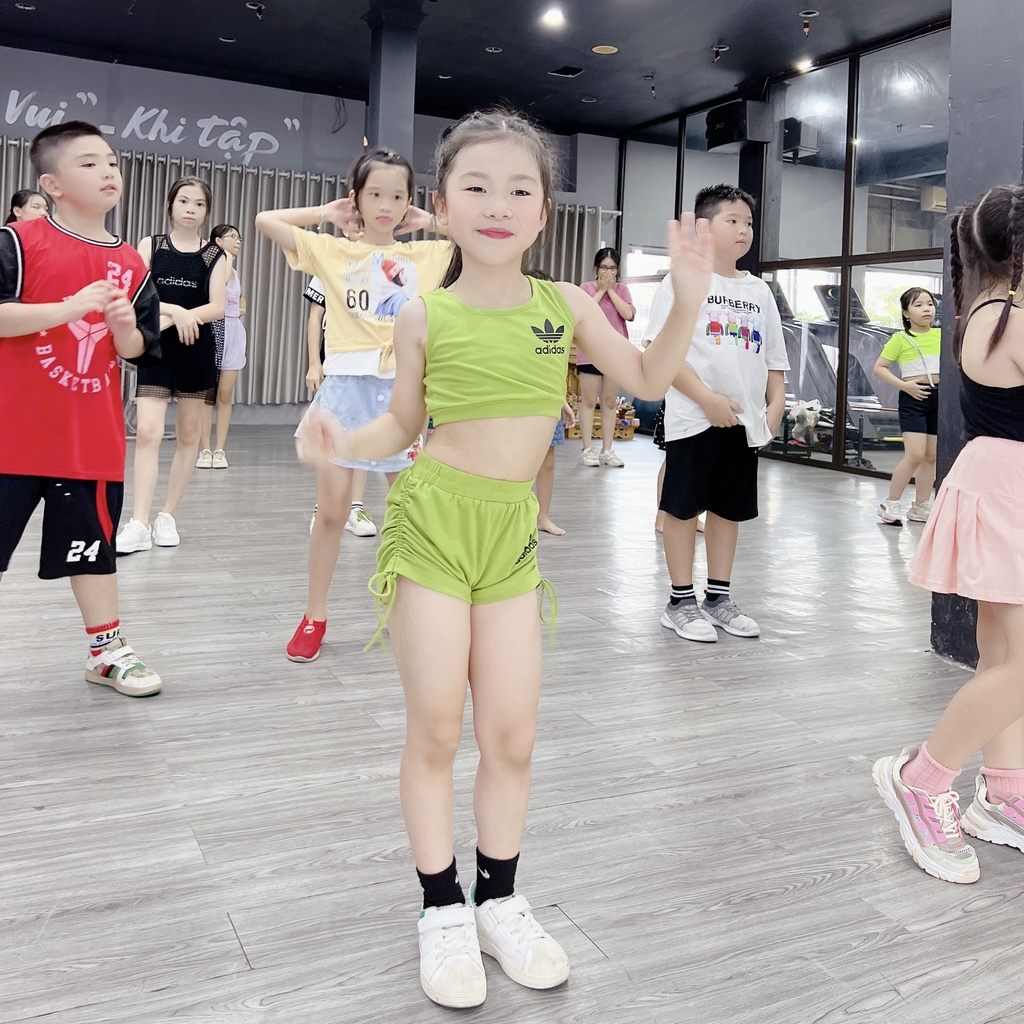 Đồ Bộ Thể Thao Tập Nhảy Tiktok Zumba Hiện Đại Cho Bé Gái 2 Chi Tiết Gồm Áo Croptop Và Quần Sooc Dây Rút 10-48kg FA032
