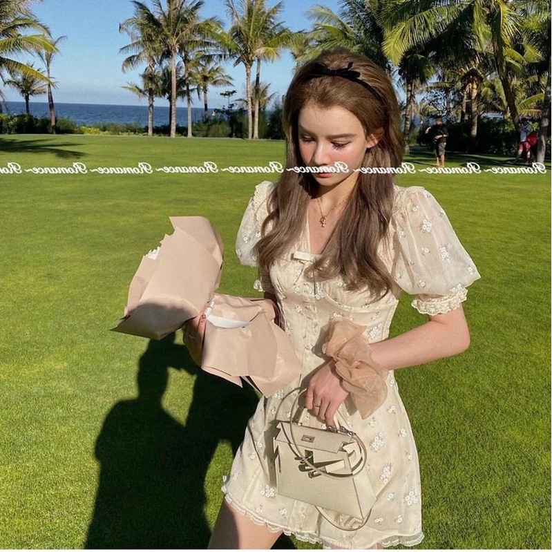 Đ𝐀̂̀𝐌 HOA CỔ V VIỀN REN NƠ TAY BO