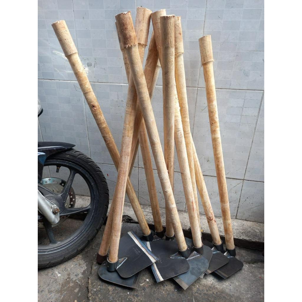 Cuốc làm vườn cán bằng gỗ
