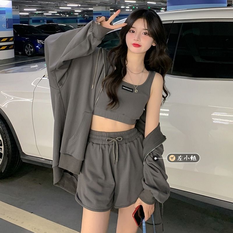 Bộ đồ COZOKC gồm áo hoodie và quần short lưng cao phối áo hai dây phong cách thể thao năng động