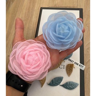 Hoa voan cài áo 🌼