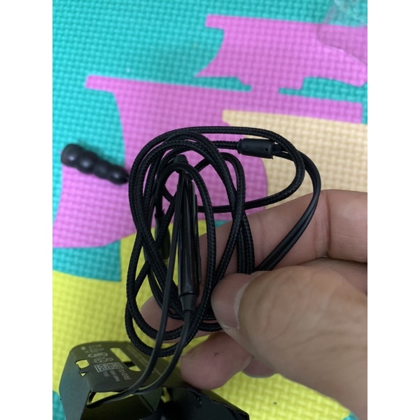 Tai Nghe Nhét Tai SS AKG . Màu đen Jack cắm 3.5mm