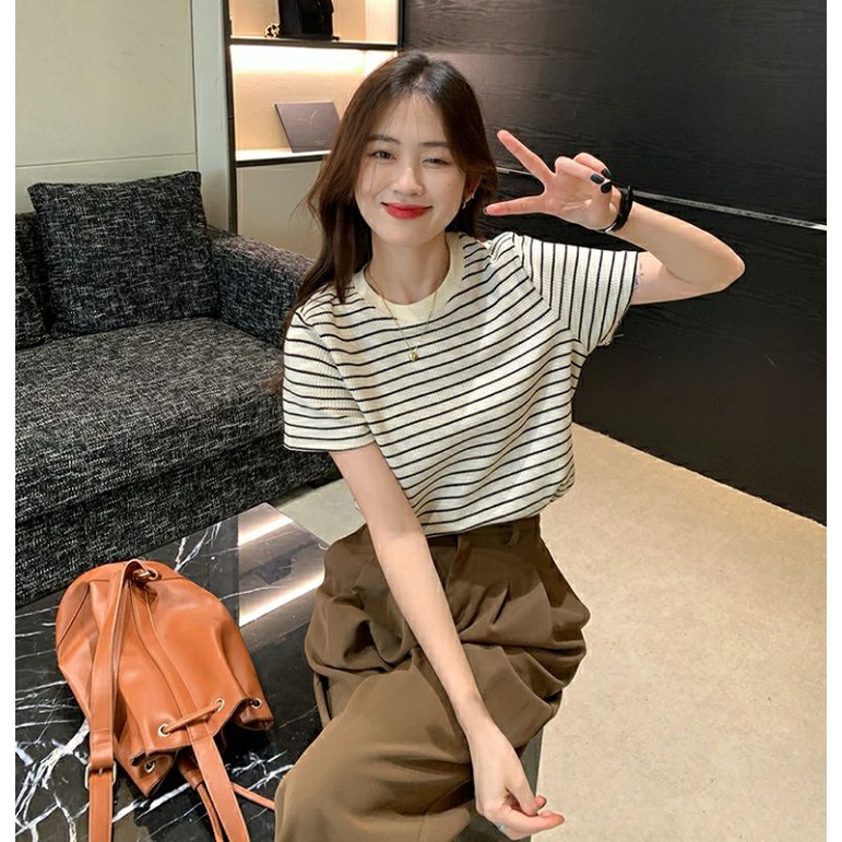 Áo phông kẻ ngang style basic Hàn Quốc