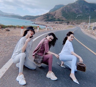 Bộ thun trơn chữ áo thụng quần legging