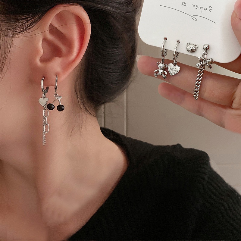 Set 4 Khuyên Tai Hình Trái Tim / Dây Xích Tua Rua Màu Bạc Thời Trang Hàn Quốc Cho Nữ