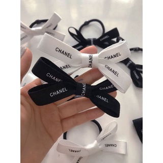 Cột tóc Cha.nel ruy băng thêu logo thương hiệu