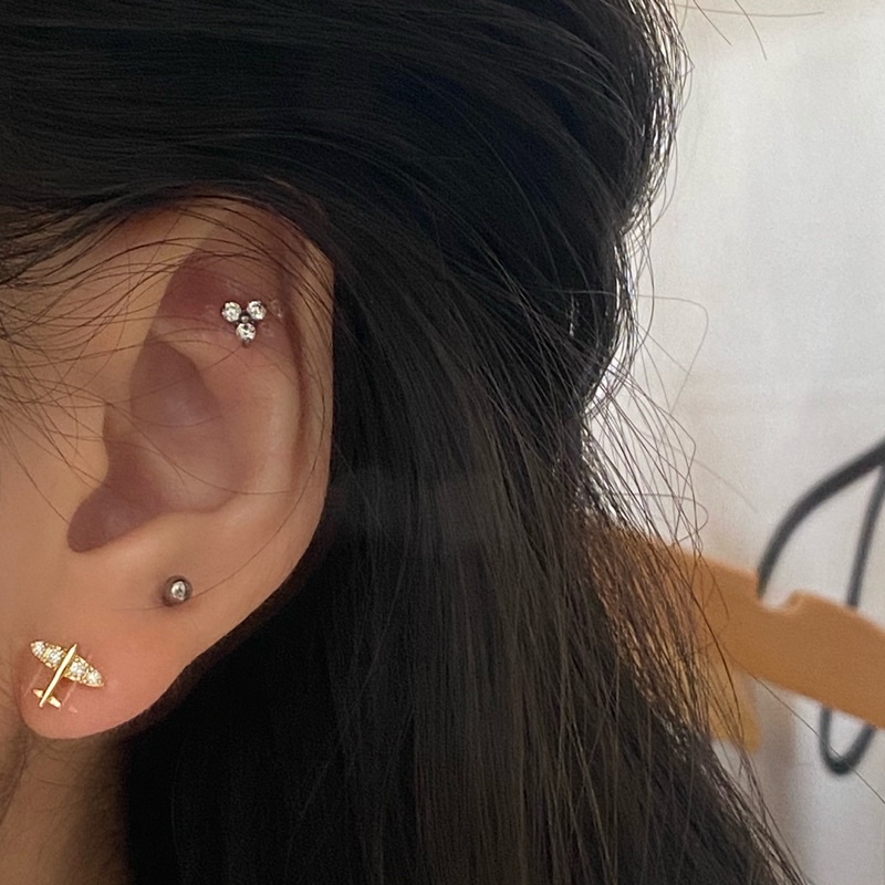 Khuyên tai thép y tế hình máy bay