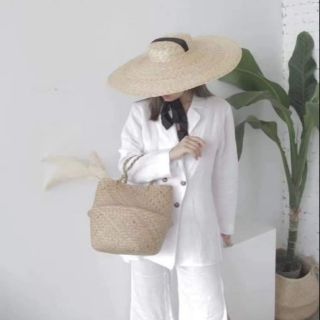 Mũ chuông vành siêu rộng và độc