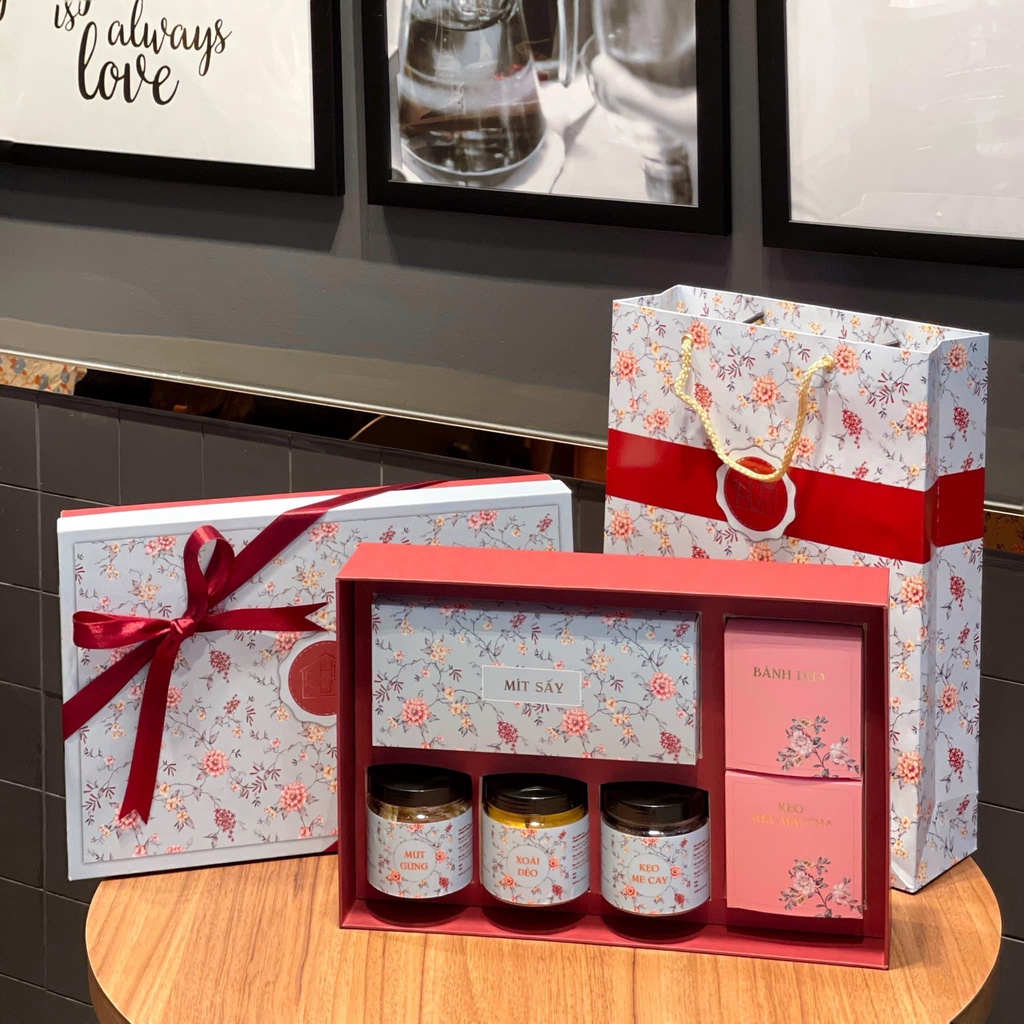 [CHỈ HỎA TỐC] Hộp mứt Tết, quà biếu nhân viên, gia đình, đối tác mừng xuân 2022 thiết kế mới sang trọng, lịch sự. | BigBuy360 - bigbuy360.vn
