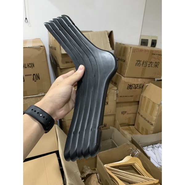 Móc nhựa nữ vai to màu đen vai 38cm, có rãnh treo tiện dụng, đầu móc xoay 360 - mắc áo nhựa gia đình - phụ kiện giá rẻ